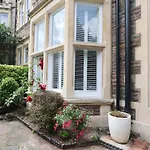 Two Bedroom Ground Floor Flat In Clifton Village