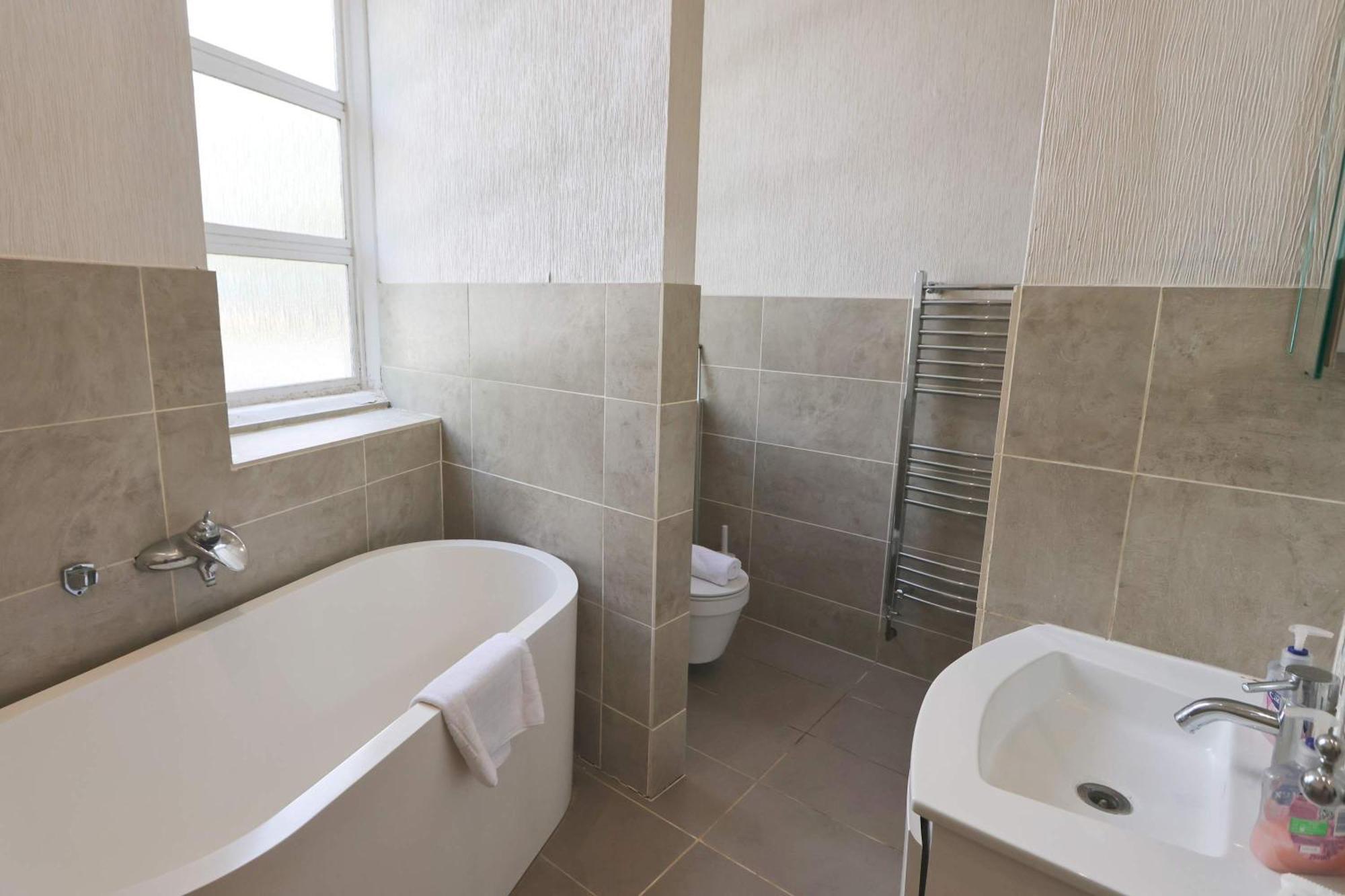 Two Bedroom Ground Floor Flat In Clifton Village
