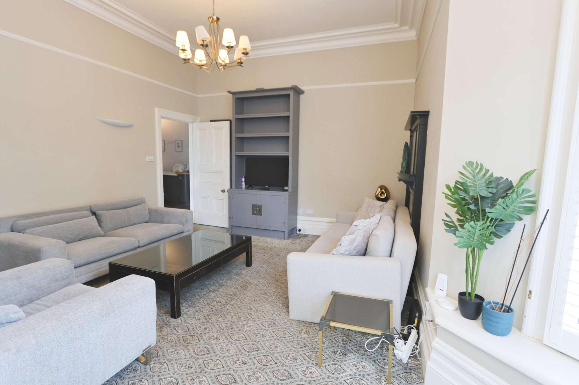 Apartment Two Bedroom Ground Floor Flat In Clifton Village Bristol