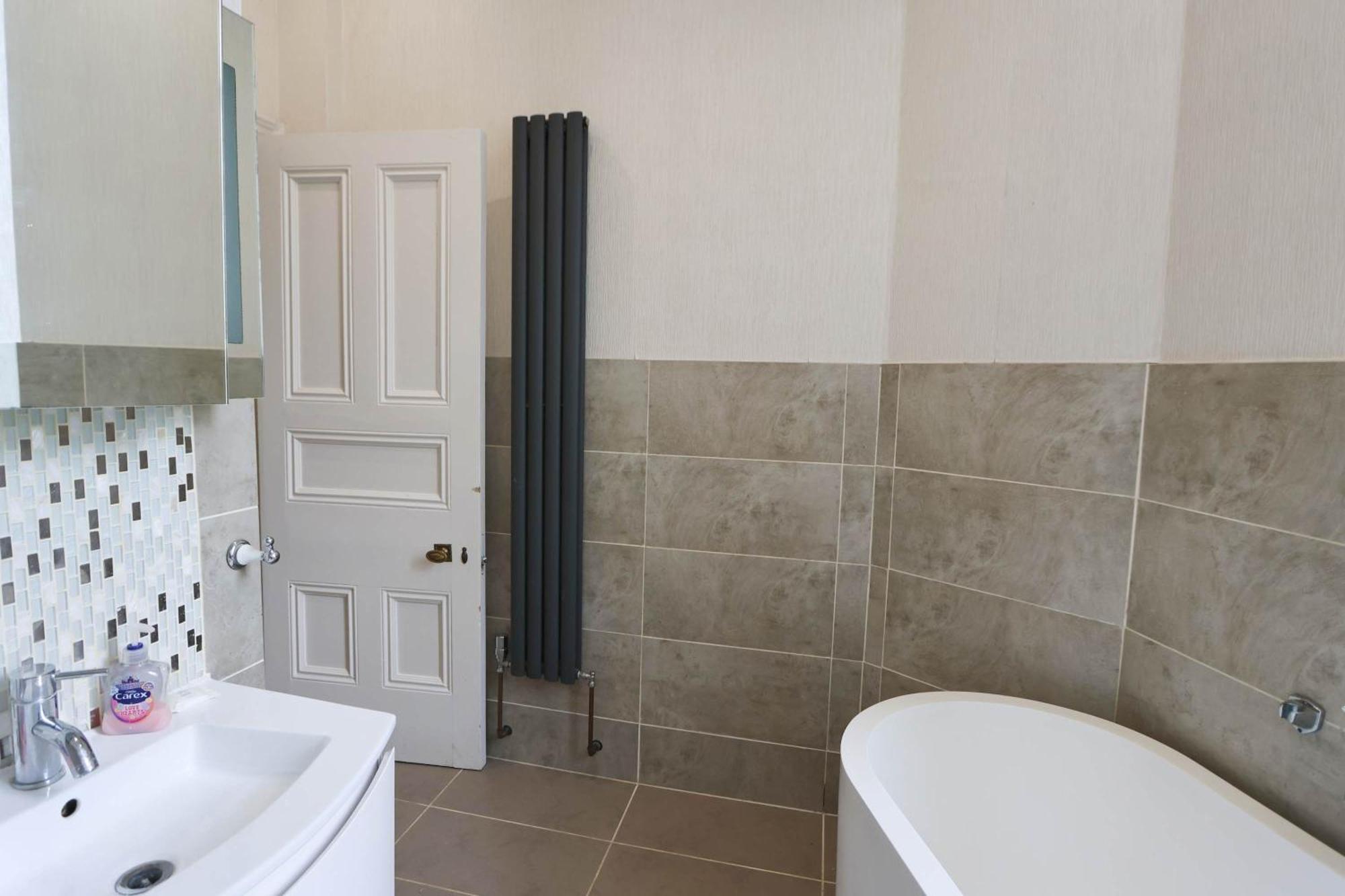 Two Bedroom Ground Floor Flat In Clifton Village * Bristol